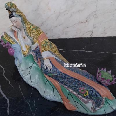 TƯỢNG PHẬT BÀ QUAN ÂM NẰM TRÊN LÁ SEN